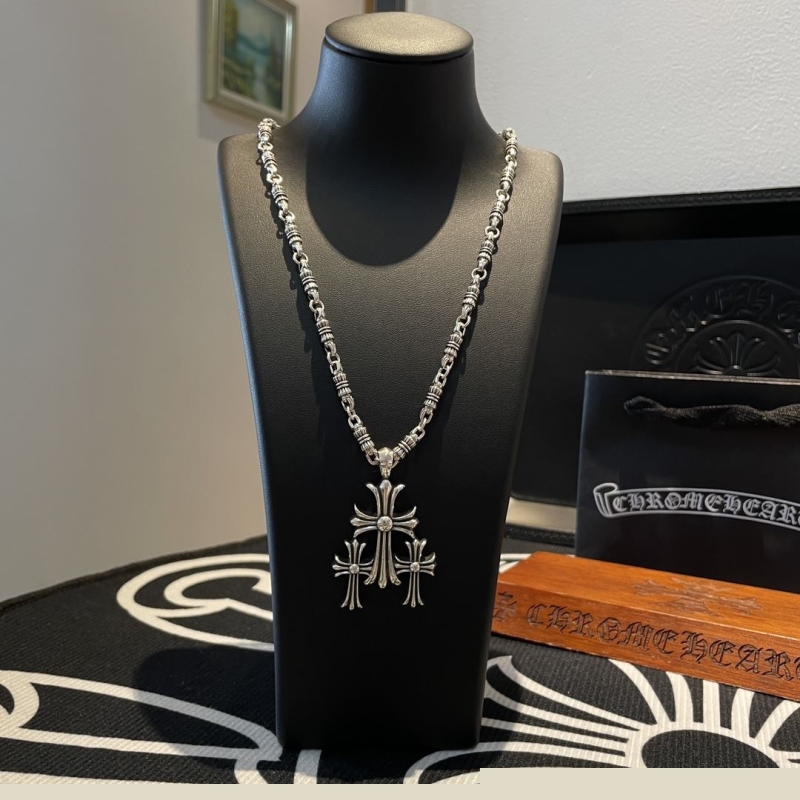 Ch**me He**ts necklaces